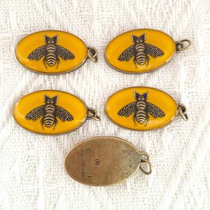 Nuevo diseño colorido Aleación de Zinc aleación abeja encanto colgante para llavero titular cremallera tirar pulsera collar fabricación de joyas - Product Image 5