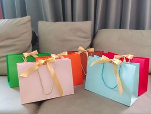 ถุงของขวัญช้อปปิ้งสุดหรูทำจากกระดาษรีไซเคิลรักษ์โลก สีสันปรับแต่งได้ พิมพ์สกรีนโลโก้ตามสั่ง พร้อมริบบิ้น - Product Image 4