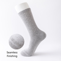 Chaussettes de sport en bambou biologique respirant en gros, fabricants de chaussettes de compression, chaussettes en tissu éponge, chaussettes unies noires unies sans couture