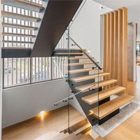 Escalier droit intérieur avec marches en chêne/hêtre et garde-corps en verre trempé/câbles en acier inoxydable, idéal pour villa/hôtel