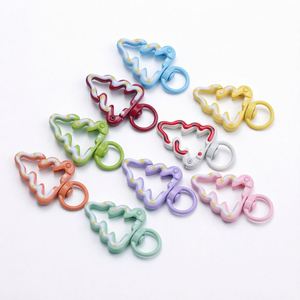 Llavero con broche de resorte de aleación, hecho a mano, con diseño de árbol de Navidad pintado a color y anillo abierto, accesorio de joyería DIY - Product Image 1