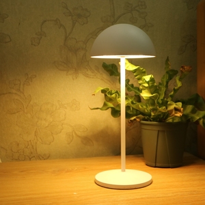 <span class=keywords><strong>Lampada</strong></span> da Scrivania LED in Alluminio Ricaricabile Senza Fili con Controllo Touch Dimmerabile, Design Moderno per Uso in Camera da Letto - Product Image 1