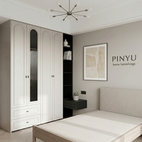 Armoire de chambre murale complète en composite avec portes en verre cannelé crème, et tiroir à épices en bois pour comptoir de cuisine