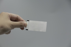 Impermeabile lavabile passivo <span class=keywords><strong>rfid</strong></span> abbigliamento <span class=keywords><strong>tag</strong></span> UHF <span class=keywords><strong>RFID</strong></span> etichetta per la cura dell'abbigliamento per la gestione della lavanderia per il monitoraggio dell'abbigliamento - Product Image 3