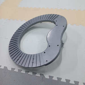 Lampe de jardin LED J06Series en aluminium peint gris brillant, ovale incurvé, à bande creuse en forme de cœur, 30W-50W - Product Image 3