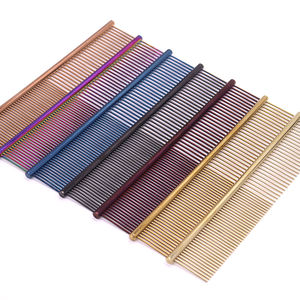 Pettine Professionale Colorato per Toelettatura di Cani e Gatti con Denti in Acciaio Inox e Punte Arrotondate per Rimuovere Nodi e Grovigli - Product Image 1