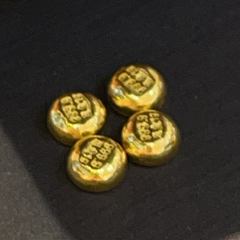 1 gramo de granos de oro