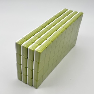Juego de Mahjong Americano Acrílico de Cuatro Capas Premium con Base Verde Lima Estilo Preppy y Diseño Chinoiserie de Paraguas, Monos y Ventanas de Viento - Product Image 1