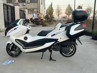 Le Marzett Cruiser T3 est doté de freins à disque avant et arrière, d'un écran LCD et d'un système d'auto-diagnostic des pannes.