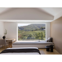 Fenêtre panoramique élégante noire de style Crittall à grille combinée pour chambre de villa moderne de style ferme