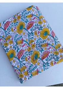 ผ้าฝ้ายเนื้อนุ่มลายดอกไม้ พิมพ์ลายบล็อกอินเดียด้วยมือ ผ้าทำเสื้อผ้าทำมืออินเดีย ผ้าสำหรับเสื้อผ้าฤดูร้อน ขายเป็นเมตร รับผลิตแบบ OEM - Product Image 4