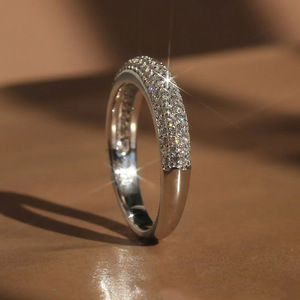 Anello Classico Stile Matrimoniale, Design Elegante per Donne - Product Image 6
