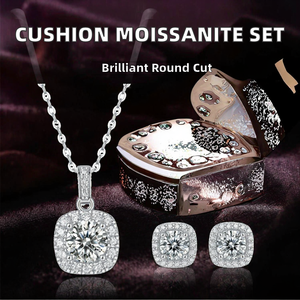 Ensemble de bijoux élégants pour femme en argent 925 plaqué or avec moissanite taille coussin et halo, idéal pour les soirées - Product Image 2