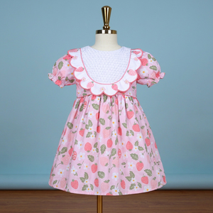 Robe trapèze décontractée pour enfants 100 % coton, imprimé fraises, smockée à la main, ourlet festonné, col rond, ODM Hiver DR4126 - Product Image 1