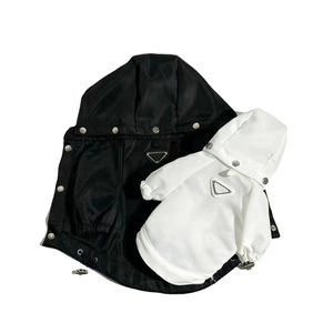 2025 Veste à capuche <span class=keywords><strong>pour</strong></span> chien de marque de créateur de luxe Manteau <span class=keywords><strong>imperméable</strong></span> <span class=keywords><strong>pour</strong></span> chiot de petite et moyenne taille Ins vêtements <span class=keywords><strong>pour</strong></span> chiens populaires - Product Image 1