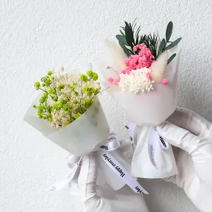 Venta al por mayor Mini ramo de flores pequeñas flores secas ramillete flores secas para la decoración de la boda