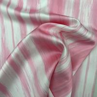 100% Polyester Faux Acétate Satin Populaire Tie-Dye Rayures Tissu Imprimé Rose Bleu pour Coudre Des Robes En Tissu pour Vêtements De Nuit Vêtements