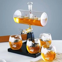 Ensemble de carafe à whisky moderne en forme de bateau, 4 verres, verre de qualité supérieure, base en bois, carafe à liqueur 1000 ml, articles de bar élégants, cadeau de fête pour