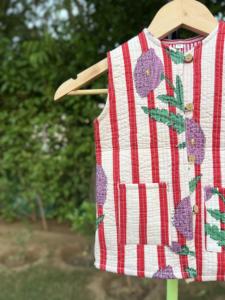 Chaqueta Infantil Acolchada de Algodón con Estampado de Bloques Hecha a Mano |   Chaleco sin mangas con estampado floral para niños - Product Image 2