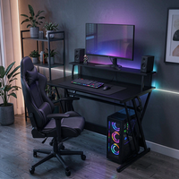 Ruimtebesparend ergonomisch computer gaming bureau met Z-vormig metalen frame en monitorplank voor werk en studie