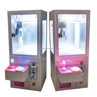 Usine directe Mini simulateur de grue à griffes en plastique poussoir de pièces de monnaie pour enfants Machine de jeu d'arcade poussoir pour enfants Machine de poupée