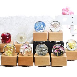 Lámpara Nocturna de Bola de Cristal Recargable con Flor de Diente de León Preservada en Blanco Cálido 3D Harolux, Regalo Personalizado Hecho a Mano en Madera - Product Image 1
