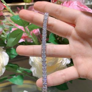 TK Promotion Bracelet Tennis Classique 4mm en Moissanite Givrée Coupe Princesse en Argent Sterling Plaqué Or 18 carats et Rhodium - Product Image 4