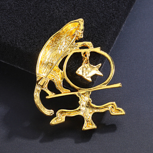 Broche Weiman de Liga de Zinco Dourado com Inspiração <span class=keywords><strong>Vintage</strong></span>, Adorável Gato Olhando para Peixe em Aquário, Alfinete de Lapela da Moda para Mulheres - Product Image 4