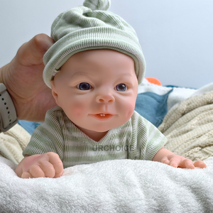 URCHOICE 33cm Soft Silicone Reborn Baby Boy Boneca 3D-Pintura Pele com Boca Aberta Moda Realista Presente de Aniversário Crianças Brinquedo - Product Image 2