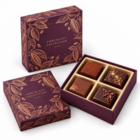 Boîte d'emballage de luxe carrée rigide personnalisée pour chocolats, avec logo en feuille d'or et plateau compartimenté pour truffes et bonbons