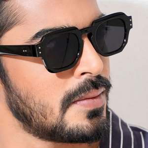 Lunettes de soleil polygonales vintage personnalisées avec logo pour hommes et femmes, verres transparents UV400, rivets, style punk - Product Image 1