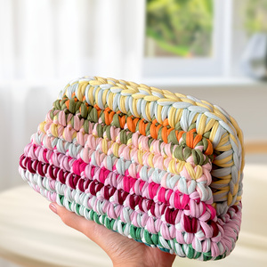 Borsa per il Trucco in Filato di T-Shirt Riciclato Eco-Friendly, Organizer Cosmetico di Lusso Fatto a Mano con Logo Personalizzato per Marchi - Product Image 3