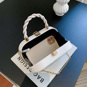 新しい流行のファッションシンプルなポータブルショルダーバッグインターネット人気チェーンメッセンジャーバッグ - Product Image 4