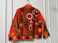 Blouson Bomber Matelassé en Coton Respirant Tricoté et Brodé Sujani Fait Main, Style Bohème Art Populaire Durable Hiver Laine Lin