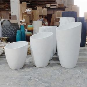 Maceta de flores de poliresina blanca, maceta de urna de piedra arenisca romana de jardín - Product Image 5
