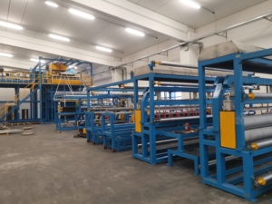 Extrudeuse monovis PLC haute rigidité et économe en énergie PP PE 700 kg/h pour la production de géogrés pour filets de drainage en plastique - Product Image 5