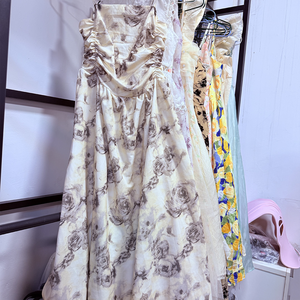 2025 ropa usada señoras algodón Correa vestido hombro Correa mujeres vestido moda Casual Fripe señora usada ropa de <span class=keywords><strong>segunda</strong></span> <span class=keywords><strong>mano</strong></span> balas - Product Image 1