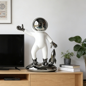 Figurine de fusée de personnage de dessin animé Evelyn, style nordique moderne et minimaliste, objet décoratif mignon pour chambre d'enfant - Product Image 3