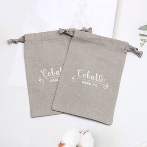 Pochette en coton et lin gris avec logo personnalisé imprimé, réutilisable, douce, pour bougies, savons, cosmétiques, emballage cadeau, sac en mousseline avec cordon de serrage - Product Image 3