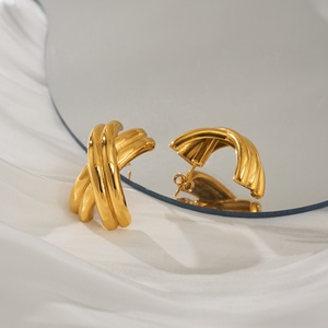 Orecchini a perno MYNECK in acciaio inossidabile placcato oro PVD 18K, anti-ossidazione, alla moda, classici, stile euroamericano, a croce romana, a scudo - Product Image 5