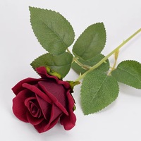 Rose artificielle en velours rouge à tige unique, fleur de rose artificielle disponible en plusieurs couleurs pour la décoration de mariage, de maison et de fête