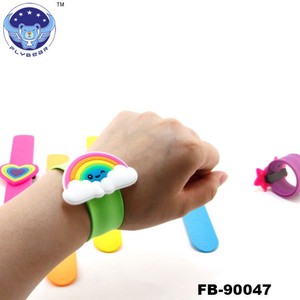 Più poco costoso del Braccialetto di Schiaffo Del Silicone Carino Arcobaleno Clap Cerchio Cinturino Da Polso Paipai Braccialetto Per I Bambini - Product Image 2