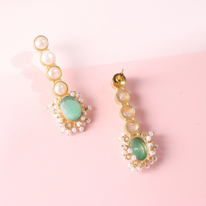 Elegantes Pendientes de Perlas y Piedras Verdes con Baño de Oro de 18K para Mujer, Hechos a Mano, Estilo Étnico, para Fiestas, Bodas y Eventos - Product Image 3