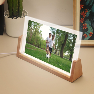 Marco de Fotos de Madera Moderno en Forma de U con Iluminación LED 3D, Alimentación USB, Tamaños de 6-8 Pulgadas, Luz Nocturna y Luces Multicolores - Product Image 3