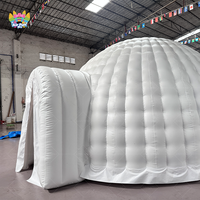 Dôme de golf gonflable en PVC personnalisé avec utilisation quatre saisons Ouverture automatique rapide Trois chambres et un salon