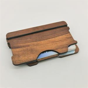 Porte-cartes de crédit fin en bois personnalisable. Étui à cartes de visite portable en bois écologique. Portefeuille porte-cartes de crédit. - Product Image 1