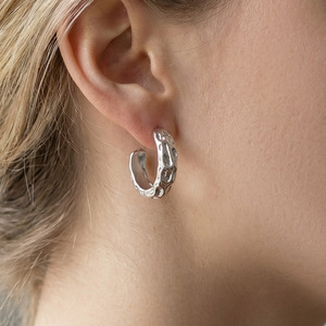 Vintage Gold Plated Huggie Earrings for Women Alloy Hoop Jewelry with Intricate Pattern Design - Product Image 2