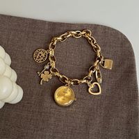 Montre-bracelet vintage à pendentif en forme de cœur, montre de luxe légère, montre à quartz simple trèfle à quatre feuilles pour femme, cadeau de fête pour fille
