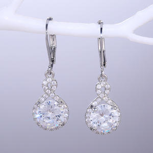 Orecchini Chopard E461 in oro bianco con diamanti, taglio rotondo brillante, colore D, stile classico da donna per matrimonio - Product Image 4