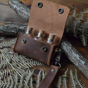 Bouteille personnalisée de 30ml boîte à épices en cuir Bushcraft Kit d'épices de camping sac porte-épices de voyage avec 3 bouteilles - Product Image 1